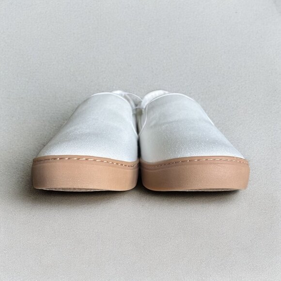 NWT Womens Slip-On Shoes 10 White Cushioned Boat Canvas Casual Sneakers Old Navy - Picture 2 of 8